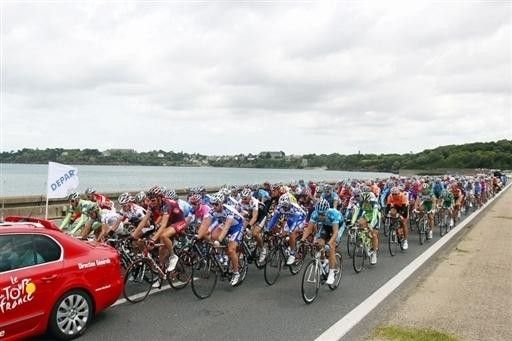 The race is neutralised as the peloton rides out of San-Malo along the coast.
