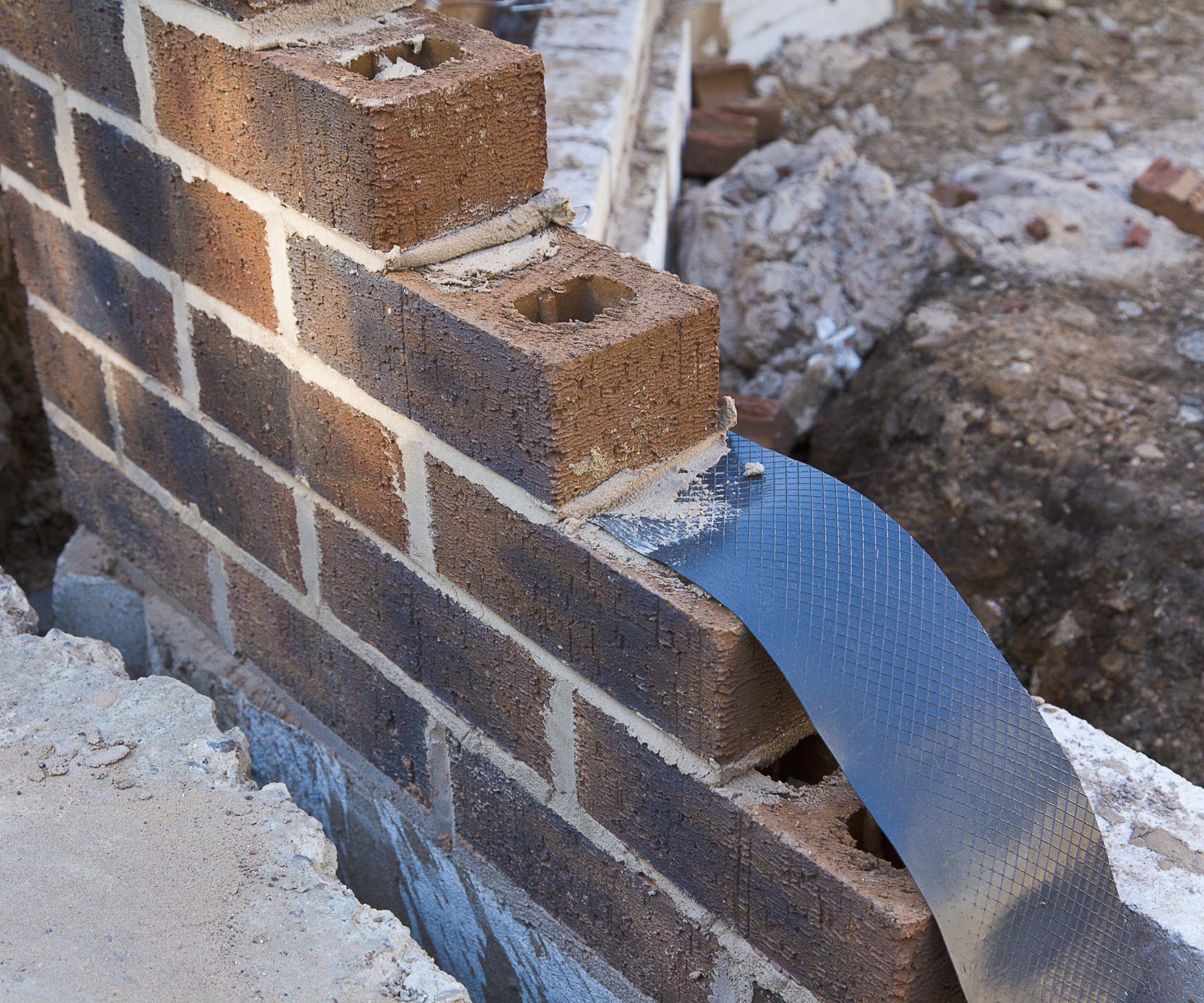 damp proof membrane being laid in brickwork courses