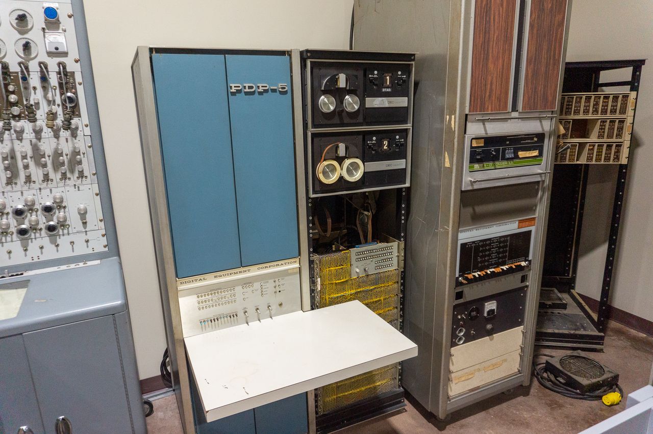 DEC PDP-5 (1963), a 12-bit computer