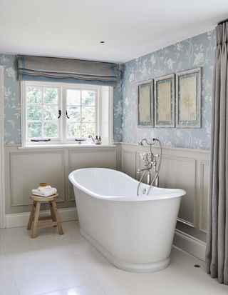 Bathroom with wallpaper by Sims Hilditch