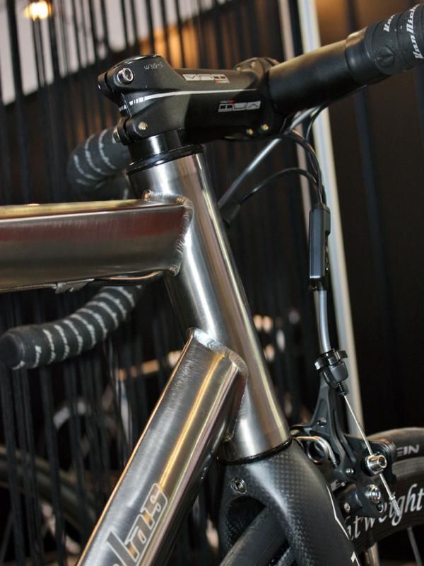 The newly integrated head tube offers more real estate to join the top tube and down tube.