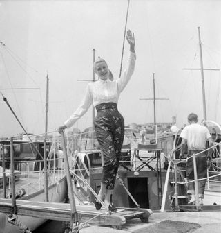 grace kelly boarding boat