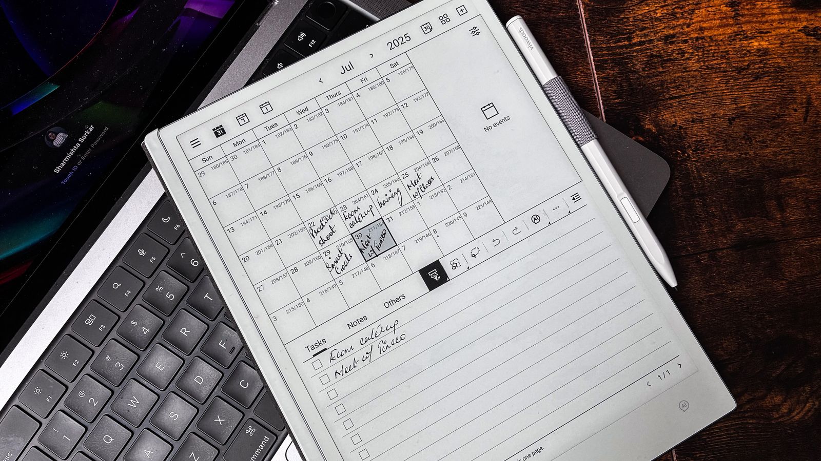 The calendar application on the ViWoods AiPaper