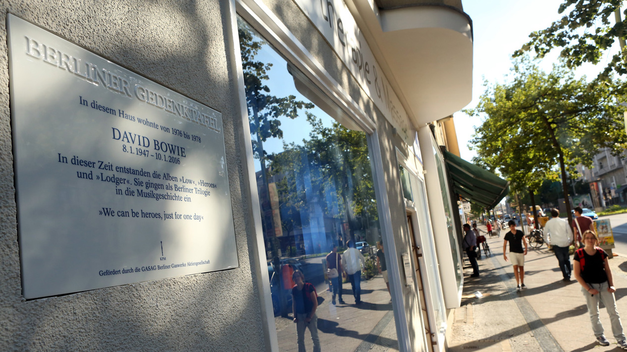 The David Bowie plaque before it was destroyed