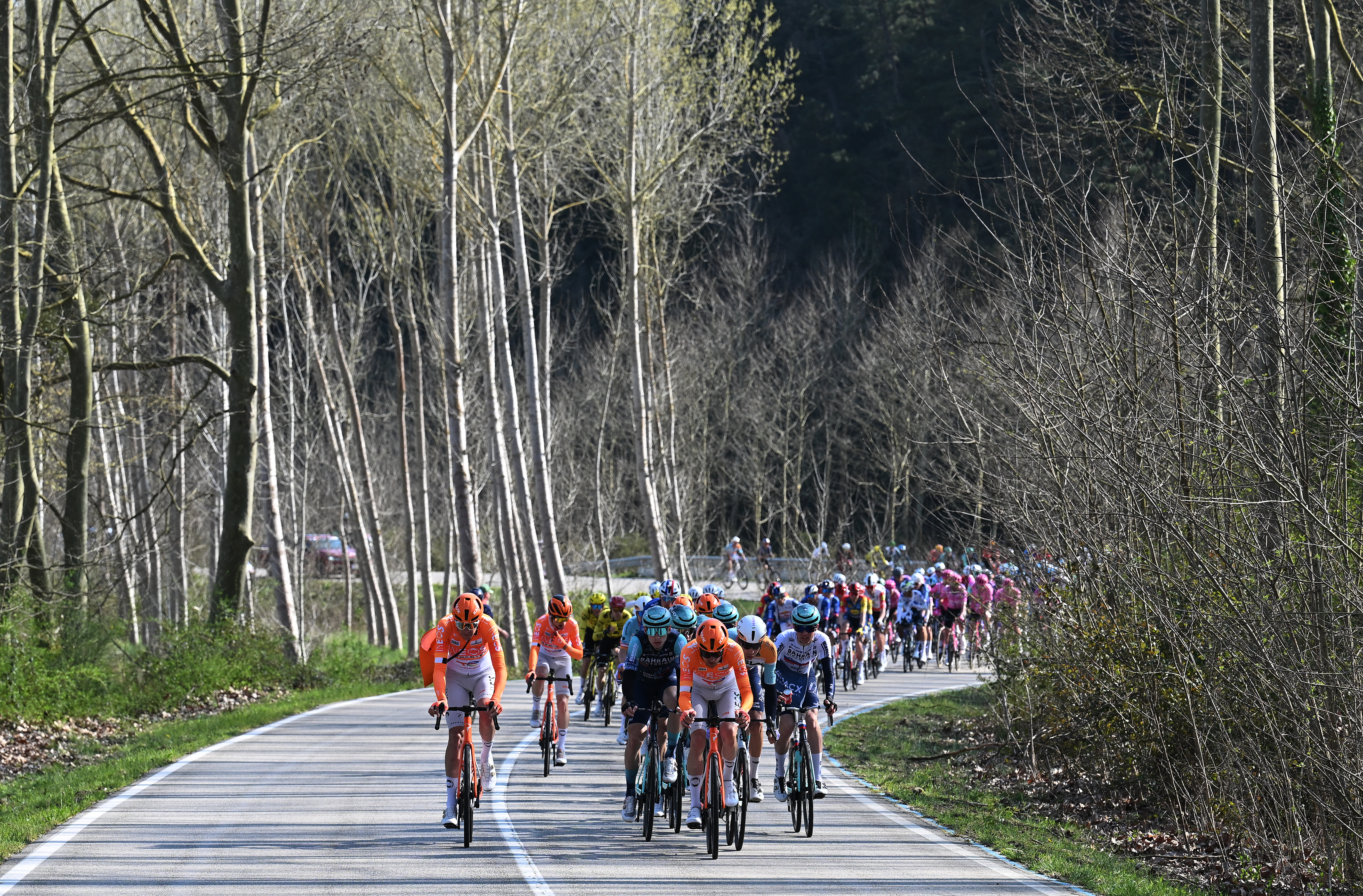 Ineos Grenadiers lead the peloton on stage 1 of Volta a Catalunya 2026