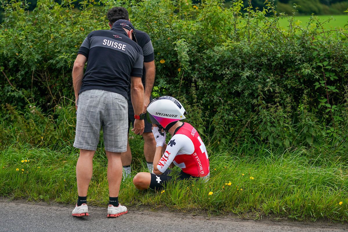 Picture by Zac Williams/SWpix.com - 10/08/2023 - Road Cycling - 2023 UCI Cycling World Championships - Stirling, Scotland - Women&acirc;s Elite Time Trial - Marlen Reusser of Switzerland abandons the Women's Elite Time Trial