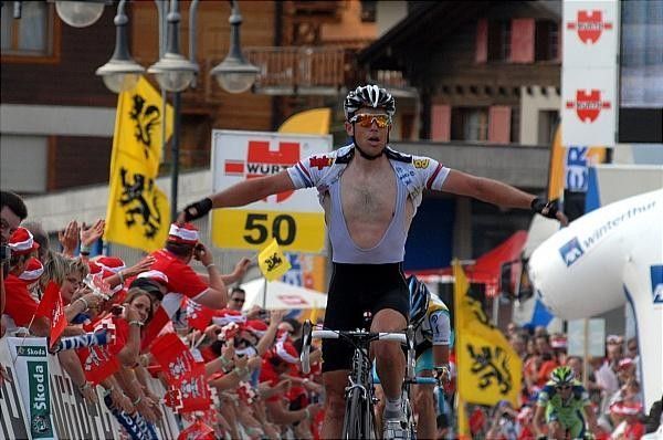 Luxemburger Kim Kirchen (High Road) wins on the Verbier.