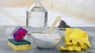 how to clean a mattress: baking soda, vinegar, sponge and gloves