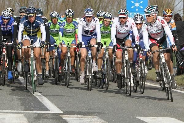 Teams share the work in the peloton