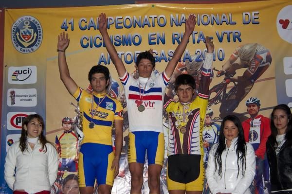 Junior men podium: Edison Bravo (Melipulli), Oscar Velasquez (Melipulli), Pablo Gonzalez (Curico).