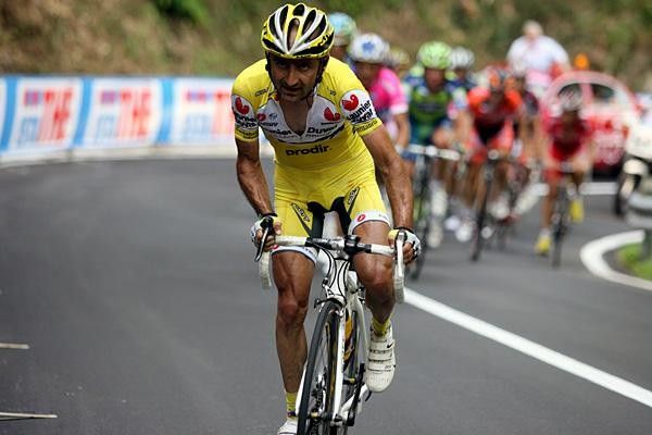 Leonardo Piepoli (Saunier Duval) leaves everyone behind on the climb to Santuario Nostra Signora della Guardia.