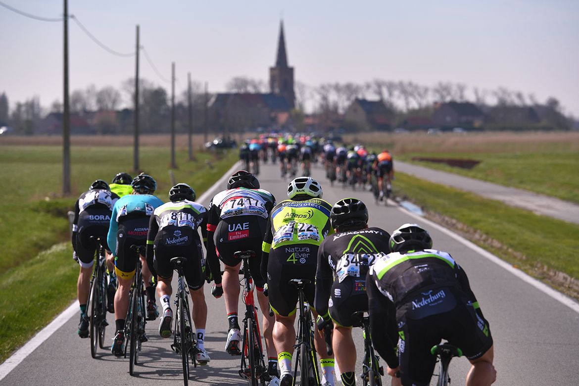 Wind and lumpy Flemish terrain split the Gent-Wevelgem peloton into echelons.