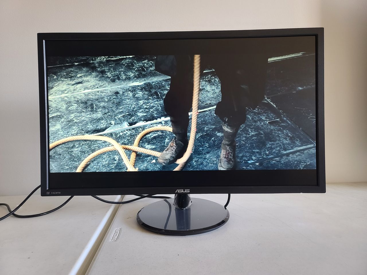 Asus VP28UQG Monitor Review: 4K Gaming Savings | Tom's Hardware