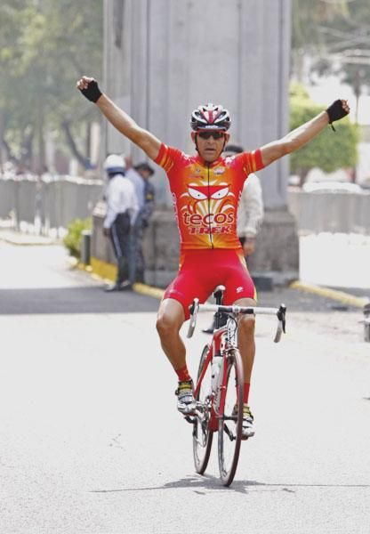 Florencio Ramos won the men's title after a late-race attack.