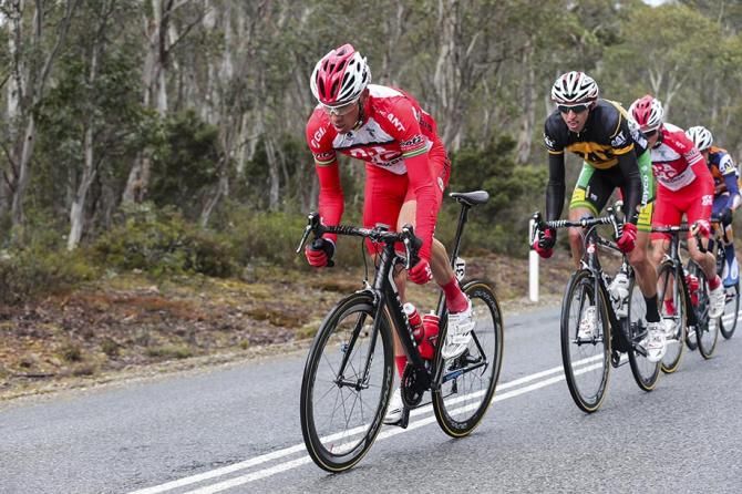 Darren Lapthorne (Drapac) leads Brodie Talbot (Caterpillar)