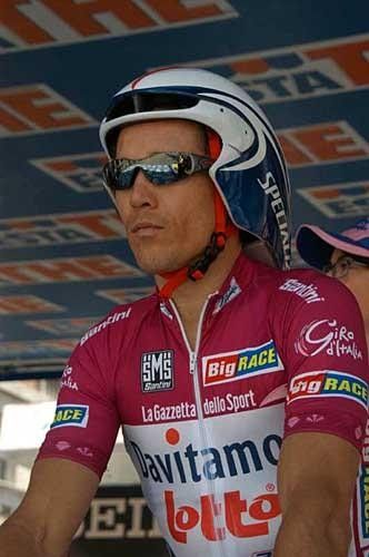 Robbie McEwen (Davitamon-Lotto) is focussed on the task at hand