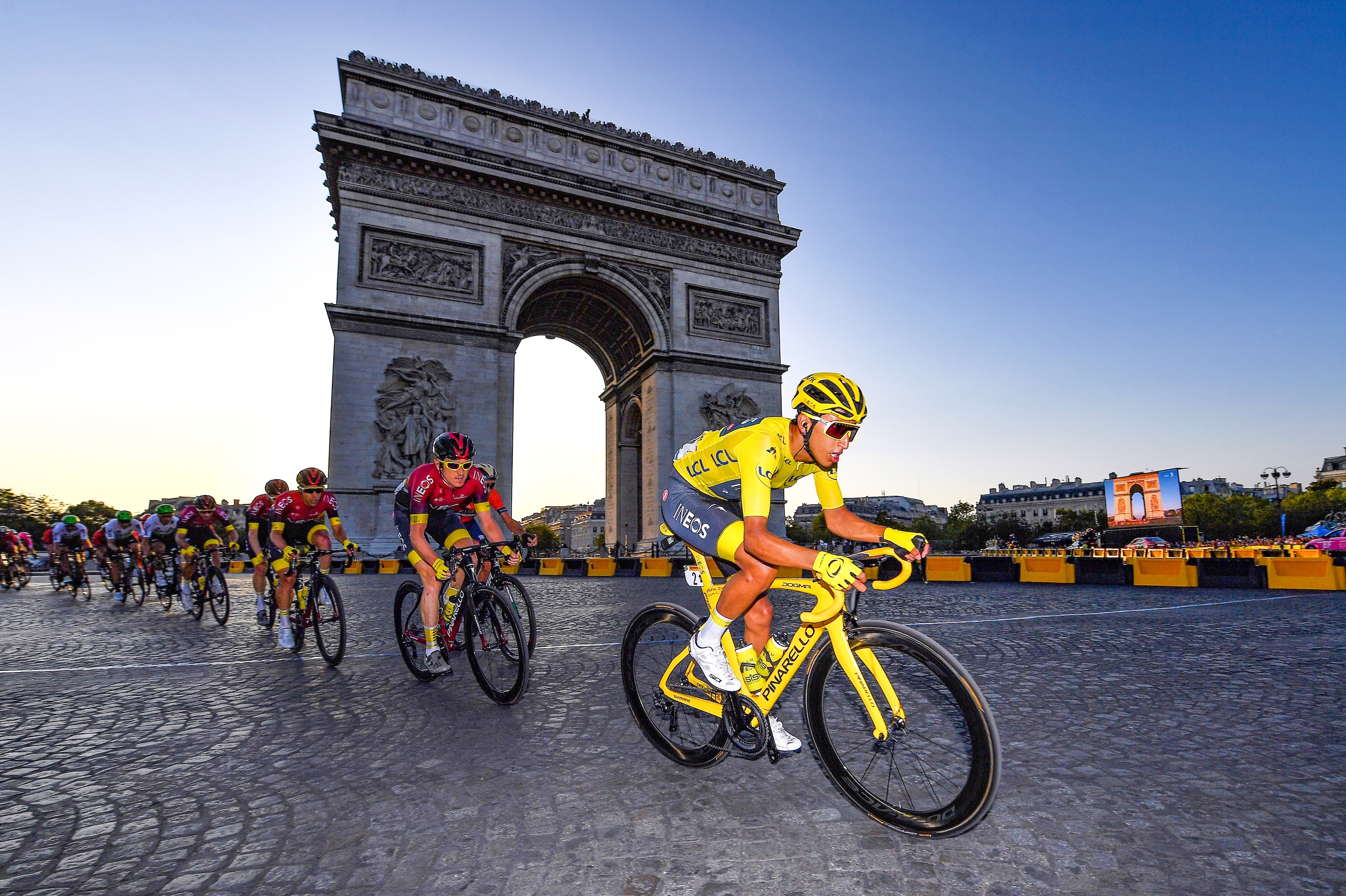 Egan Bernal riding past the Arc de Triomphe