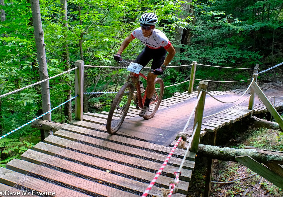 Nic Beechan (Trek) crossing a flyover but later DNFd