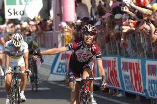 Kurt-Asle Arvesen (Team CSC) with his second Giro stage win.