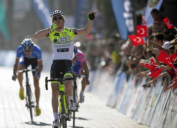 Italy's Giovanni Visconti (ISD - Neri) celebrates his victory in stage three.