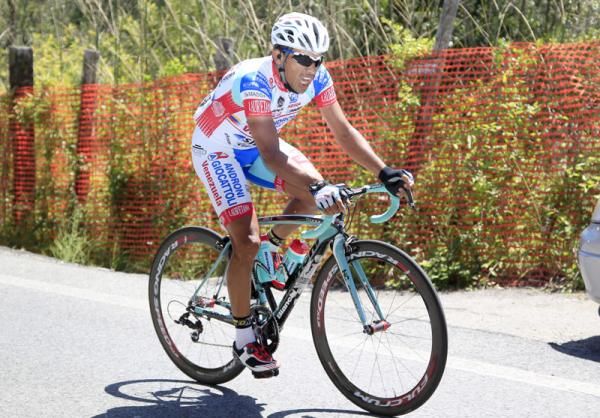 Jackson Rodriguez (Androni Giocattoli) on the attack