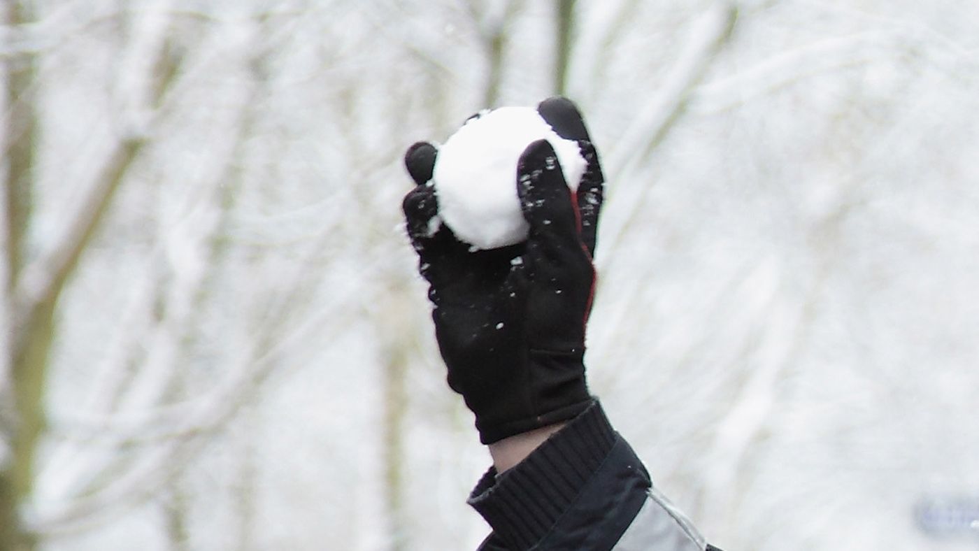 US city breaks high temperature and snow records in one day