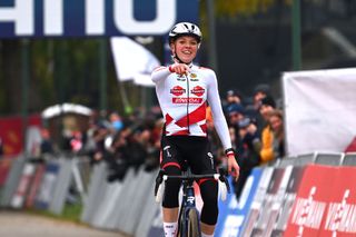 Fem Van Empel celebrates her victory in Antwerp 2022