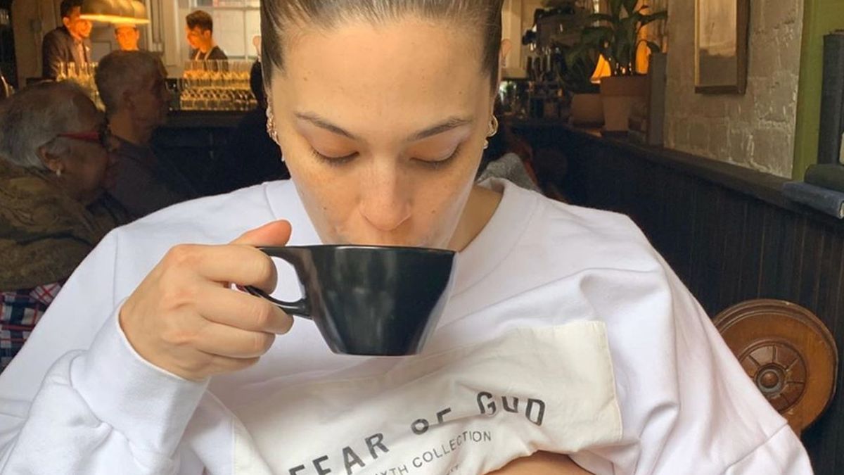 Ashley Graham Shares A Candid Shot of Breastfeeding While She Has Coffee |  Marie Claire