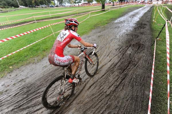 Lea Davison was right at home in the poor conditions.