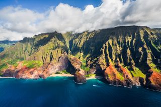 places celebs vacation Hawaii