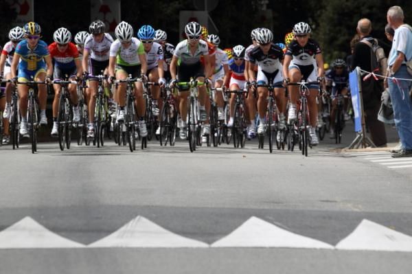 The bunch in the first lap