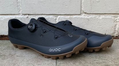 Image shows the Quoc Gran Tourer II gravel bike shoes
