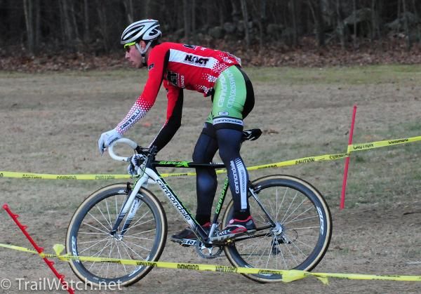 Jeremy Powers (Cannondale-Cyclocrossworld.com) with a comfortable lead late in the race