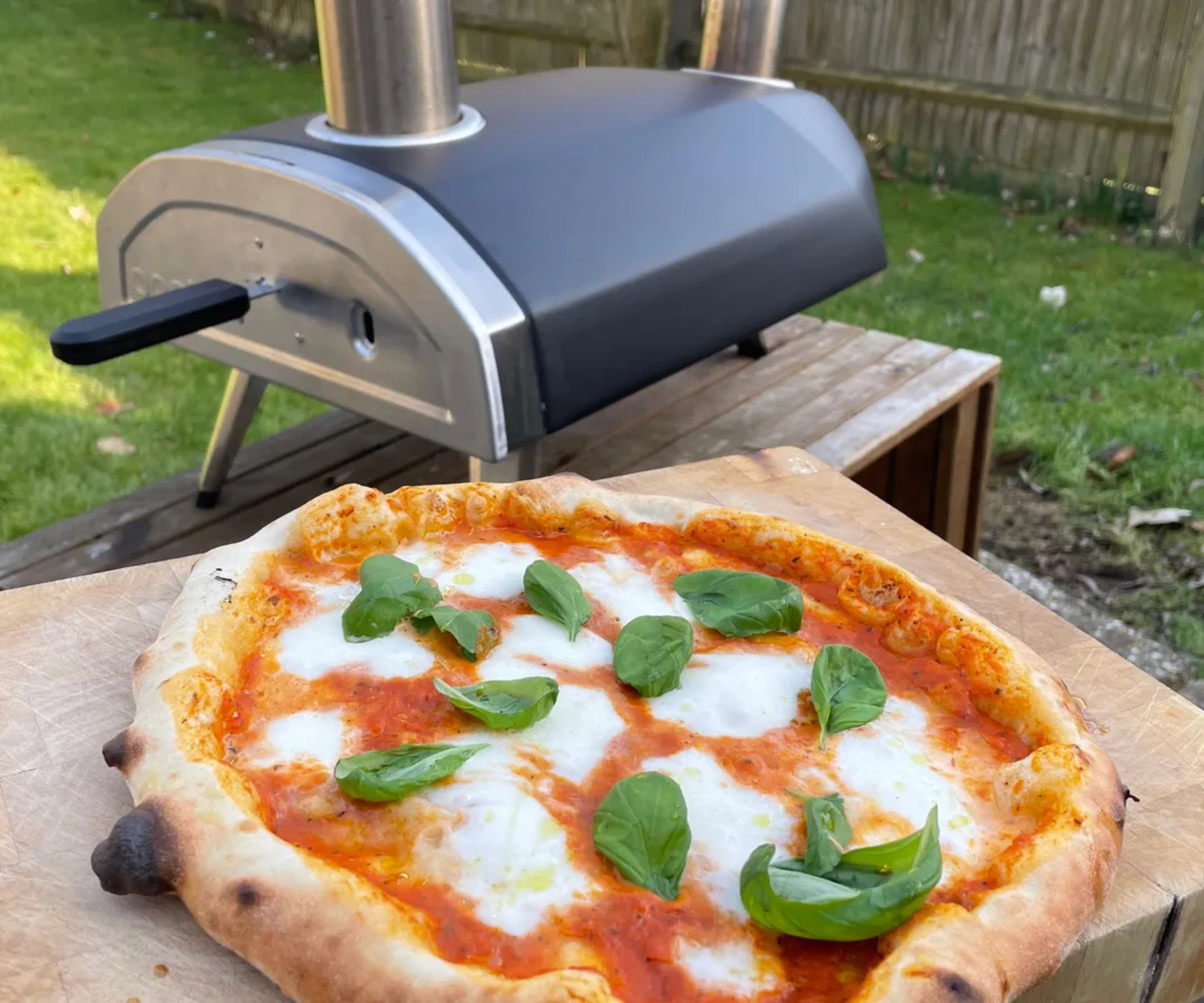 Pizza margarita in the Ooni Fyra 122