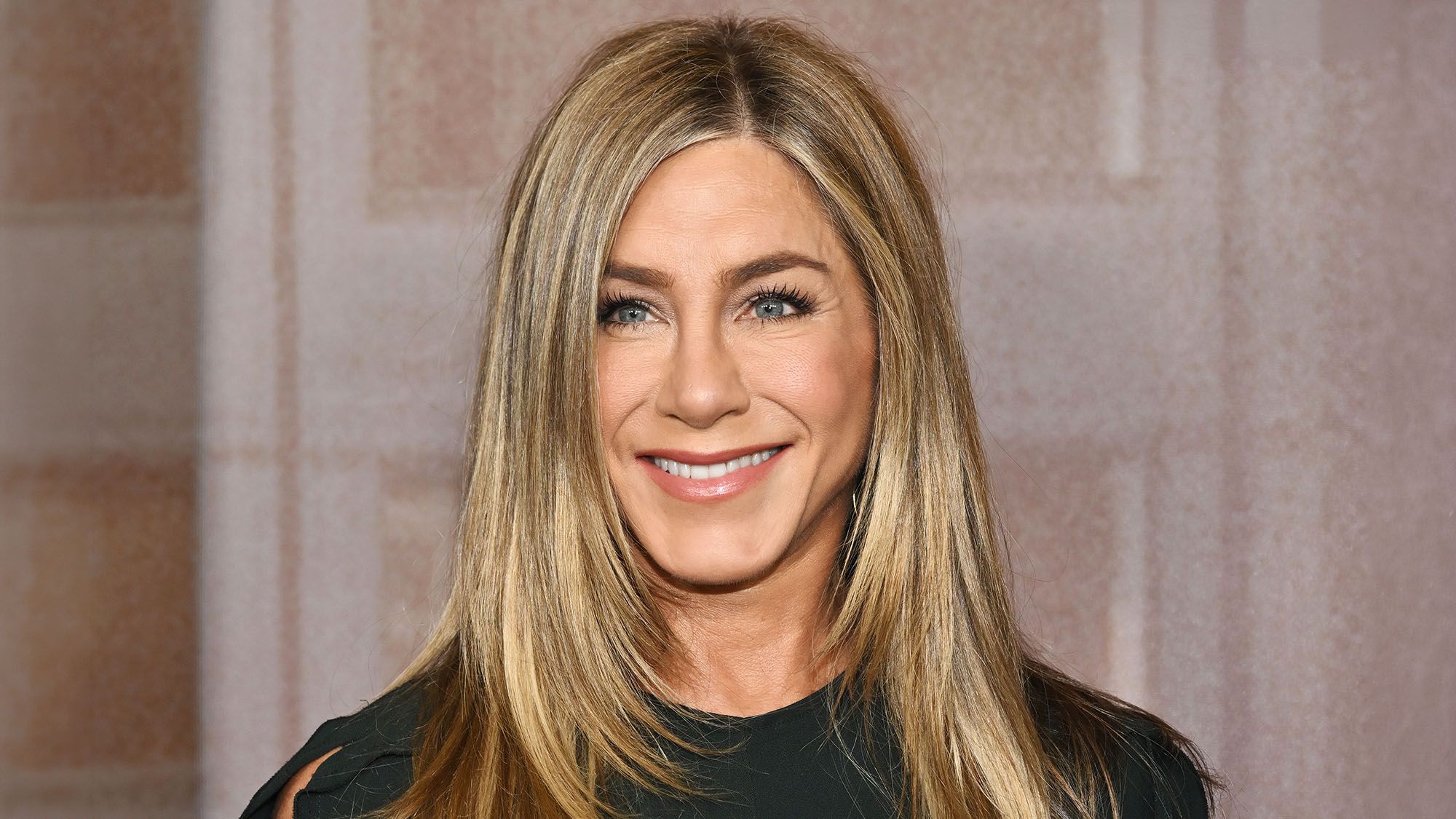 Jennifer Aniston’s Koi Pond Is the Dreamy Garden Luxury You Can Copy on a Small Scale – Fish Optional