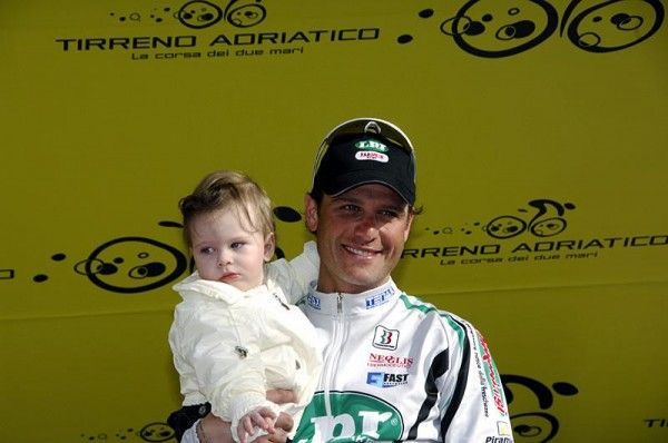 Alessandro Petacchi (LPR Brakes-Farnese Vini) on the winners podium with son Alessandro Michele.