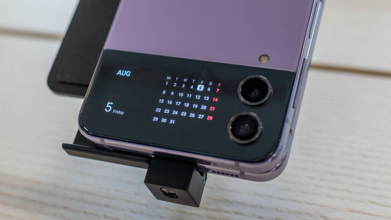 A closeup of the Samsung Galaxy Z Flip 4's cover screen