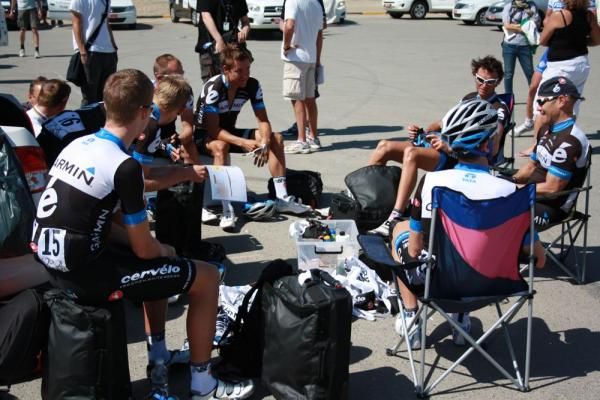 Garmin-Cervelo talks tactics as they await their bikes