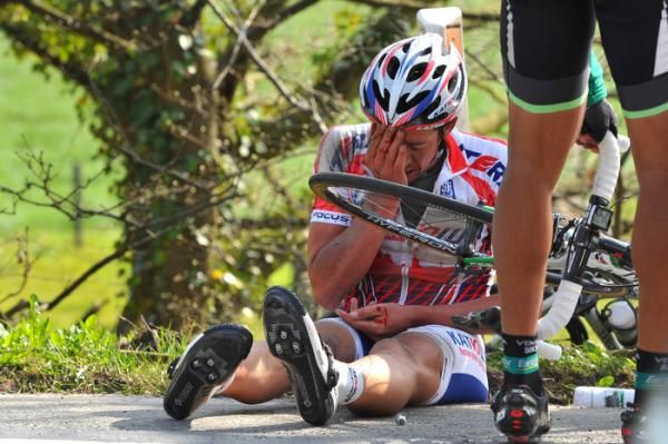 Leif Hoste (Katusha) crashed heavily in the opening stage.