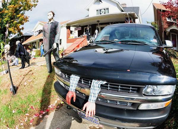 The neighbourhoods around the race course were decked out for Halloween.