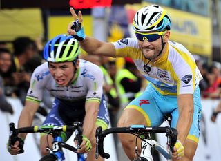 Andrea Guardini (Astana) beats Caleb Ewan (Orica-GreenEdge) in the stage 2 sprint