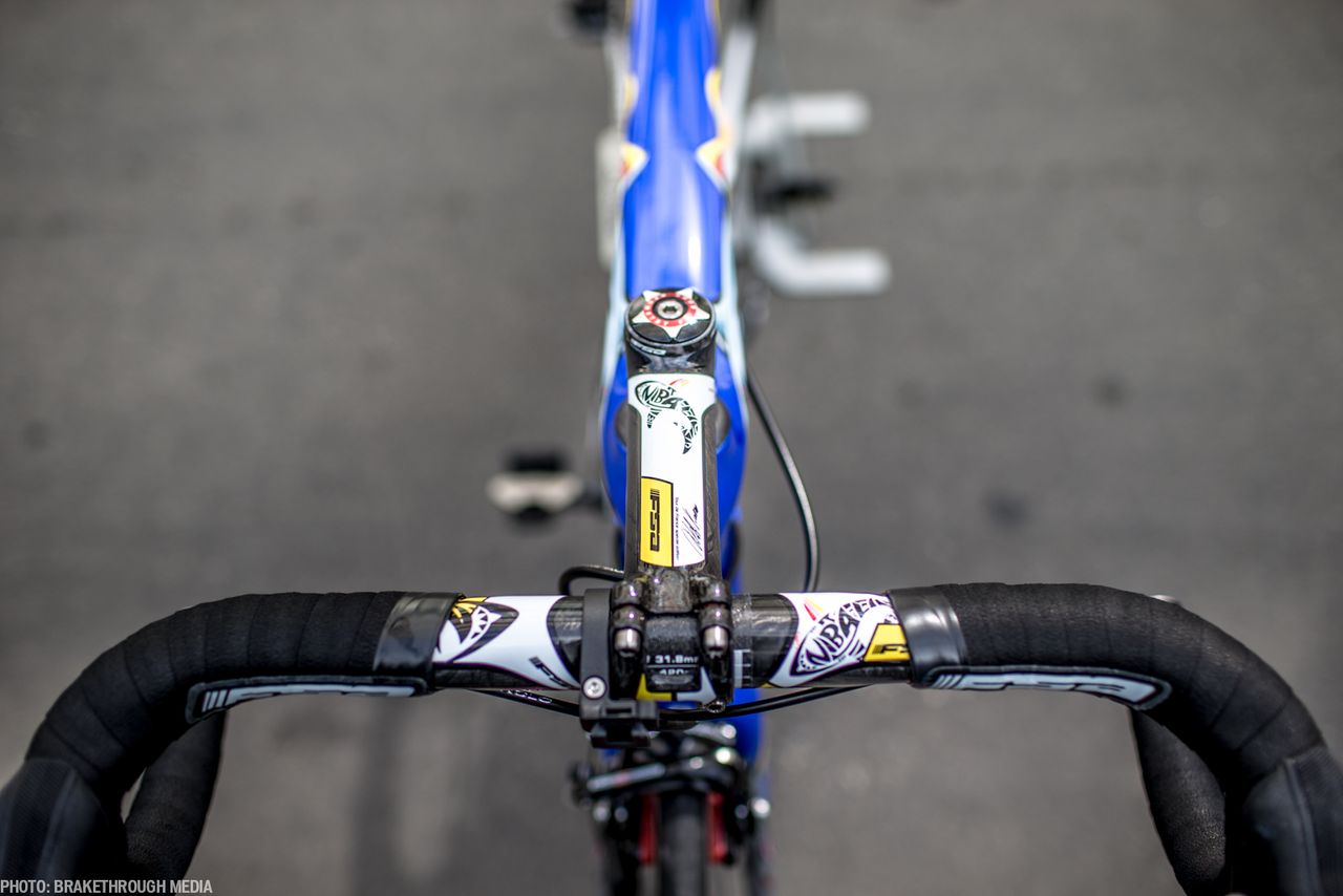 Nibali's shark logo adorns the handlebars and stem