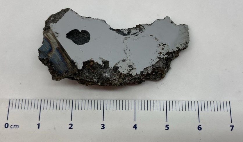Wewnątrz 17-tonowego meteorytu znaleziono dwa minerały, których nigdy wcześniej nie widziano na Ziemi