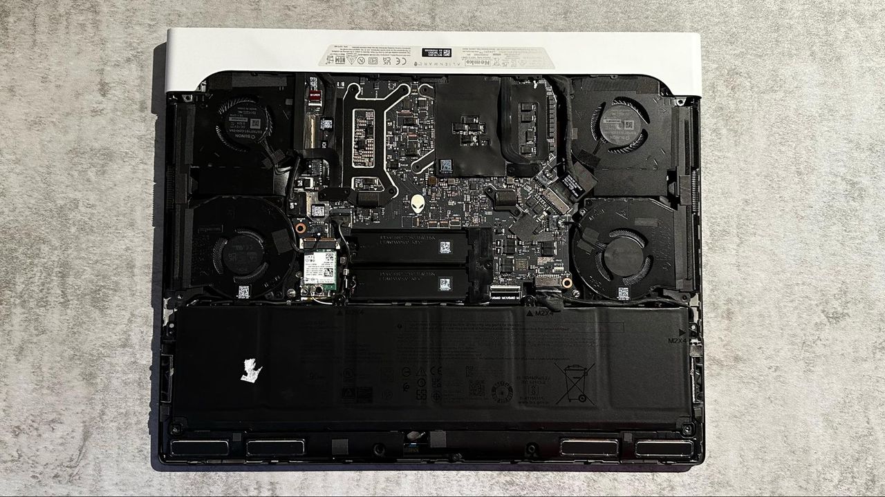 Alienware x16 (2023)