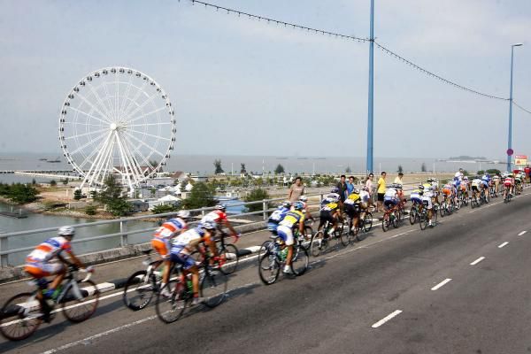 The peloton spent a lot of time by the coast on stage five