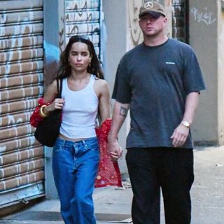 Zoë Kravitz and Channing Tatum walking in New York City, where Zoë wears a white tank top black bag and jeans, while Channing wears a gray T-shirt and black pants