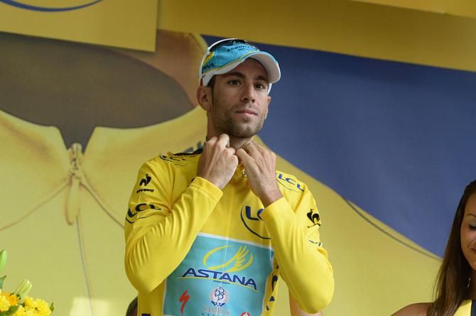 Vincenzo Nibali (Astana) in the maillot jaune after stage 15