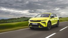 &Scaron;koda Elroq vRS driving along open road