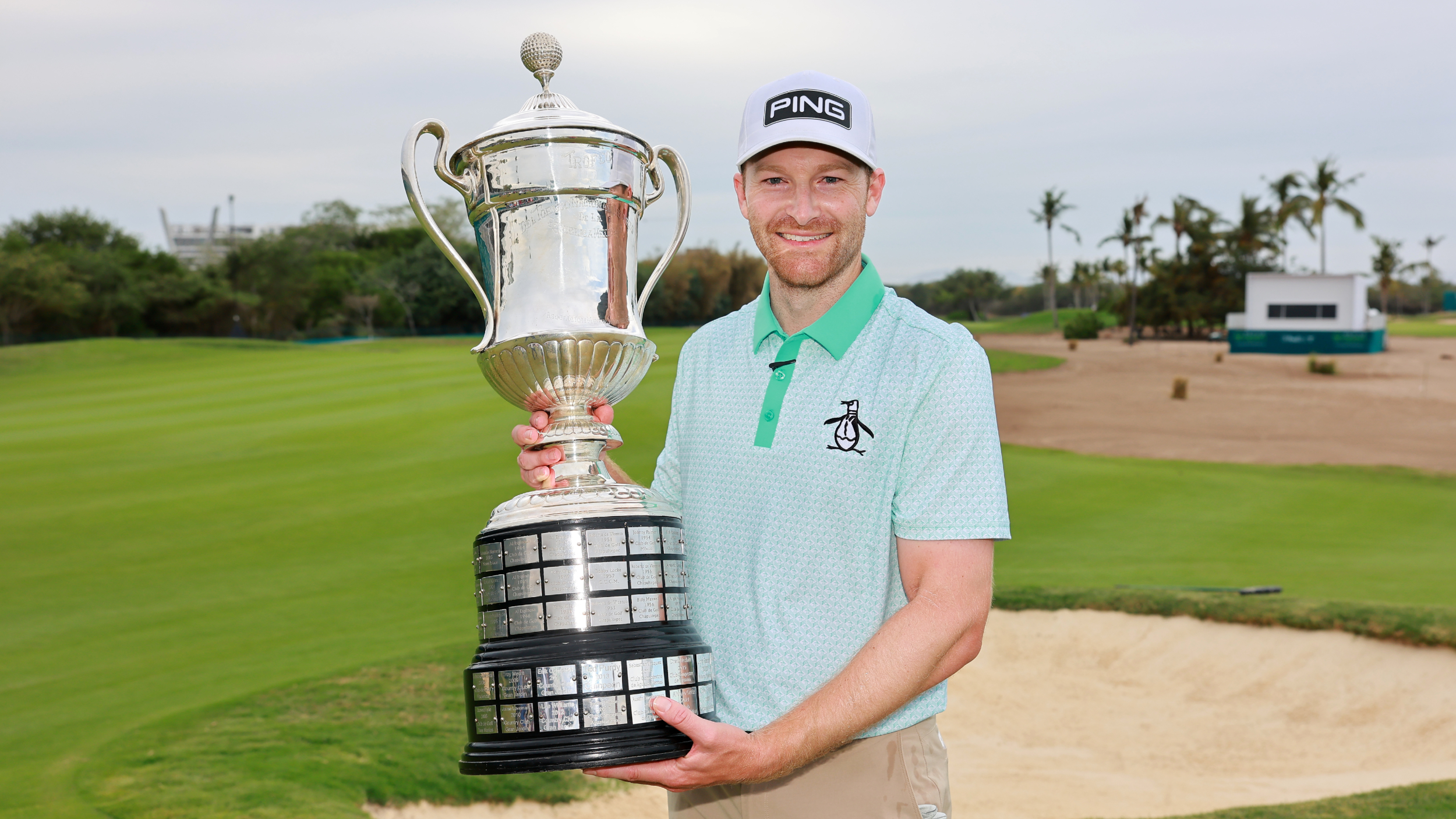 Brian Campbell with the Mexico Open trophy
