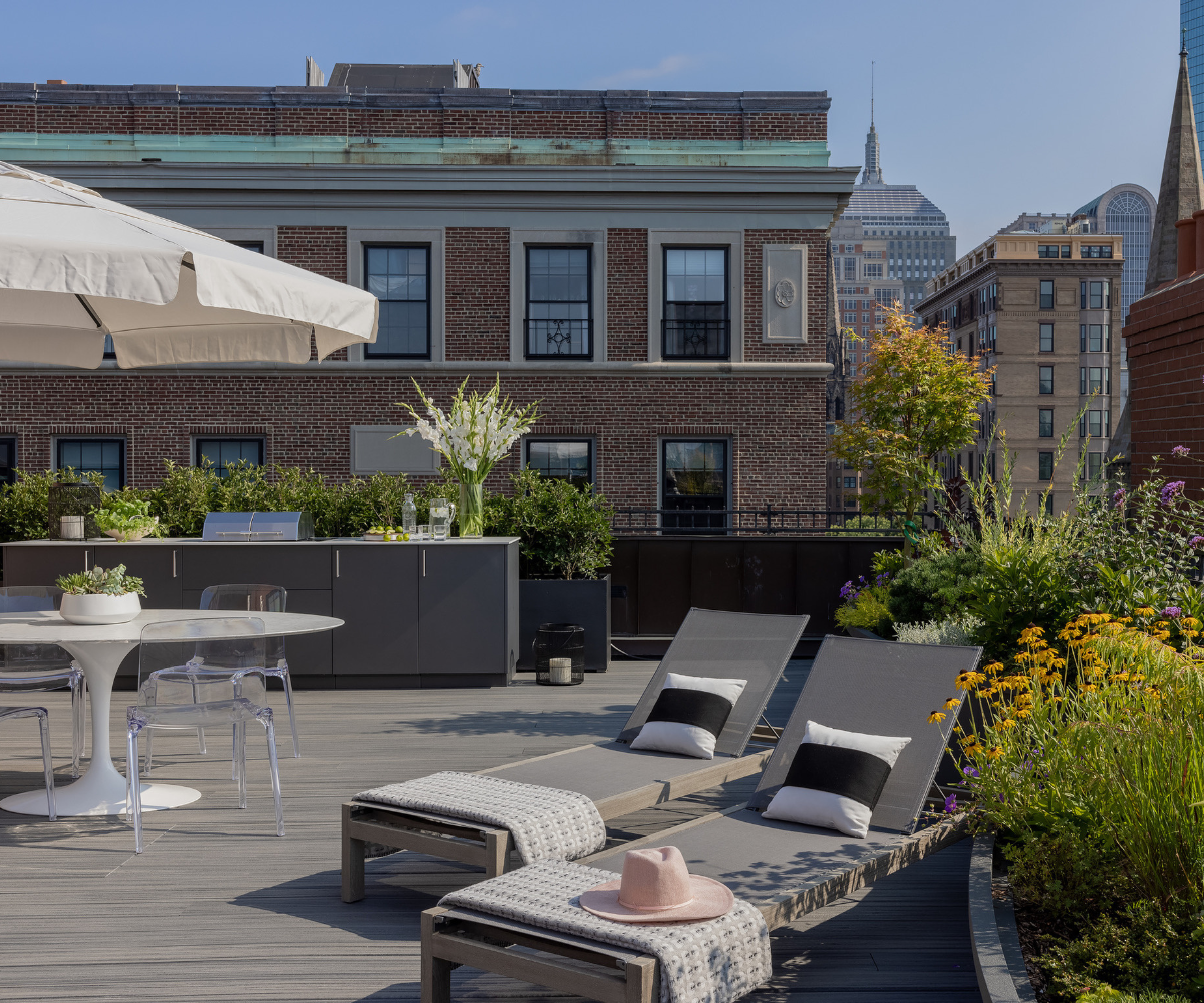 outdoor roofdeck patio area